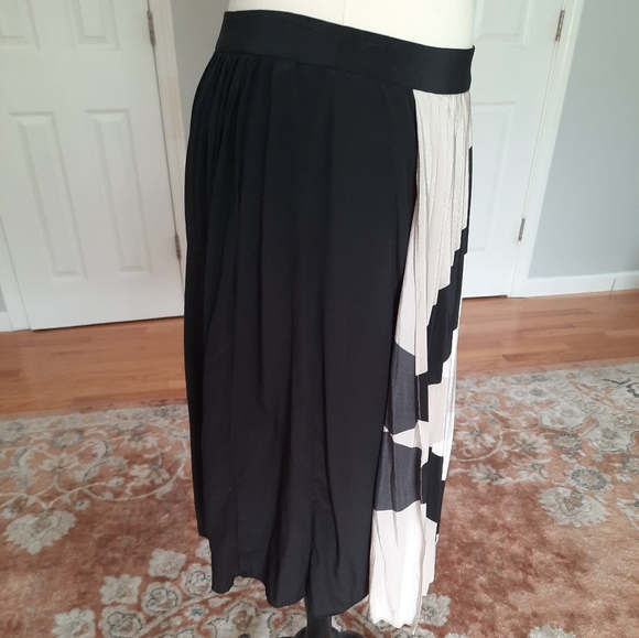 Tibi midi silk skirt. - Picture 4 of 9